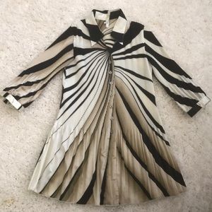 XS button up tunic w gorgeous fabric detail